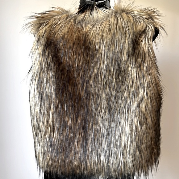 Woman Faux Fur Vest, size small, brown color - Picture 3 of 5